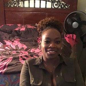 Meet your Posher, Aja